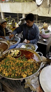 Peshawari Famous Chily Kalool - Chowk Yadgaar Cholay - Kalool And Chollay Chaat | Street Food Ranger