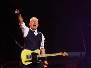 Review: After 21 years, Bruce Springsteen returns to Calgary with epic, 27-song classic