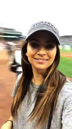 Floriana Lima at a baseball game (Fenway Park) (15/08/17)