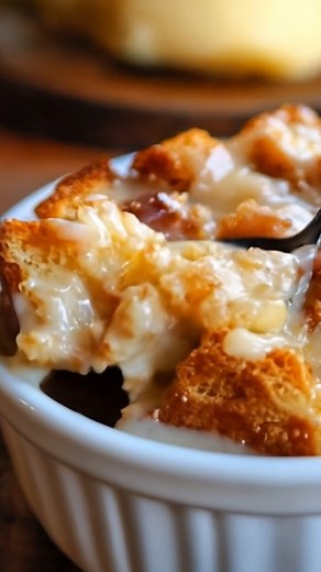 Old-Fashioned Bread Pudding with Vanilla Sauce Ingredients 4 large eggs 2 cups milk 1 cup heavy cream ...... Full Recipe in Coʍmеոτ 💬 | Recipes Journey