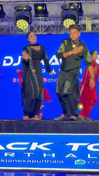 Best Bhangra Group Dance Performance 🔥🔥