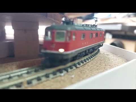 De RE6/6 kan nu met de pantograaf omhoog rijden op Waldkirch!