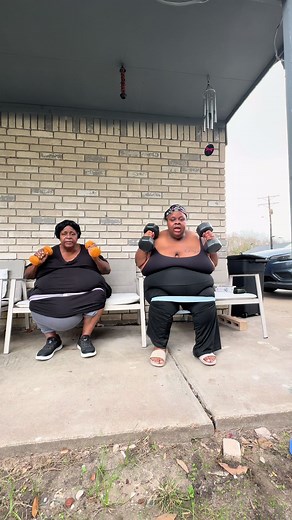 Christmas Eve Workout was lit 🎄 We are getting our health in order for the holidays instead of feeding into bad habits 🥹🤍SIT -FIT Will help so many around the world to get active and moving right in the comfort of your own home and chair 💞 @Bodybyted started me off with me doing chair exercises when I was at my highest weight of 628 pounds . I have gained mobility,muscle and stamina since then 💪🏾 If we can do it so can you 🙏🏾 #noexcuses #sitfit #nofupashallprosper