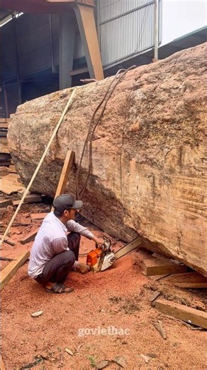 Cutting a Special Rosewood Log #solidrosewood #rosewoodslab #solidwoodslabtable #vietbacwood