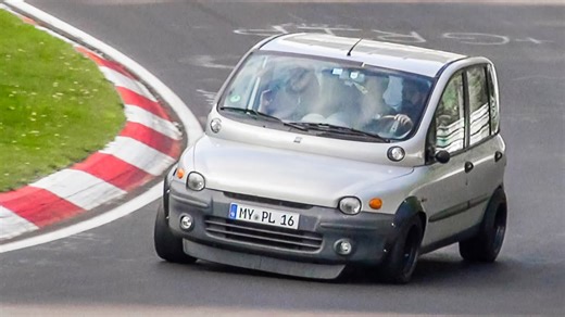 Auta, která nemají být na okruhu, jedou naplno na Nürburgring Nordschleife
