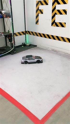 FEO-RC NQD Kereta Drift RC 1:24 4WD 2.4GHz dengan Lampu LED & Roda Ganti Hadiah untuk Dewasa dan Kanak-kanak Cangkang Keras Responsif 15KM/H