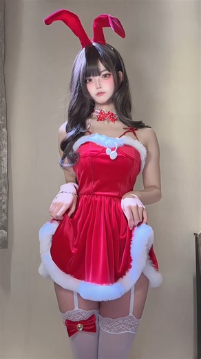 cosplayworld01 on Instagram: "Will there be miracles in December? #cosplaygirl #coser #sweetgirl #Christmas"