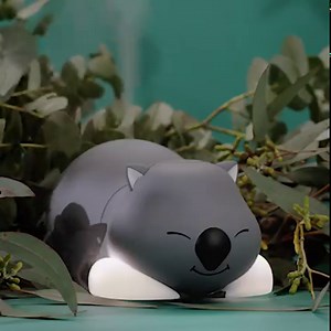 ⭐️ Meet the star of the show ⭐️ Our all-new, musical and aromatic, limited edition, dōTERRA Wombat Diffuser! This peaceful and gentle diffuser can stay busy all night long soothing and settling your little ones into a blissful night’s sleep. With two ambient light setting, four unique music options and a soothing, ultra-fine continuous or intermittent mist, this adorable Wombat Diffuser burrows straight to our hearts, beautifully complementing the nursery, playroom or kid’s bedroom. Our dōTERRA 
