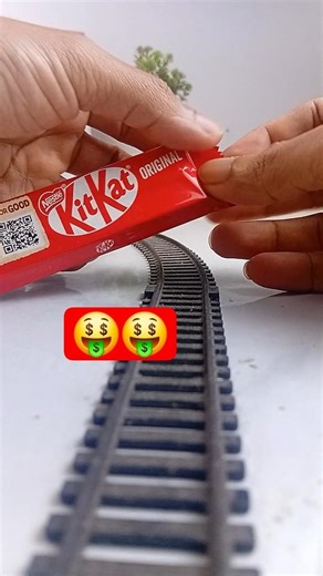 Kit Kat 🤑😋 VS rc train crash testing detail 🤑 remote control train #rccars #shorts​ #ckdotcom