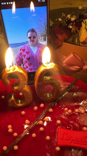 🥲🥲🥲 πως γινεται η τουρτα να λεει 36 κι εγω να ειμαι 26;;; #fyp #foryou #stylebows