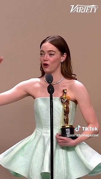Emma Stone's Dress Malfunction Story at the Oscars
