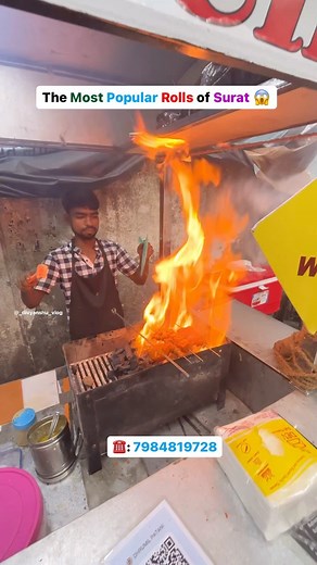 Divyanshu Tiwari on Instagram: "Best Veg Rolls of Surat !! 😍 Follow @_divyanshu_vlog for more such amazing videos. So today we are here at the Most Famous Rolls of Surat , JD Rolls where they are offering super delicious and tasty rolls in surat , which is something new in the street food of Surat. These rolls are normally seen in Delhi Mumbai street food but now you can enjoy this also in Surat Street Food. JD Rolls is located near Metas Advantist College , Athwalines , Surat, Gujarat. Tag Rol