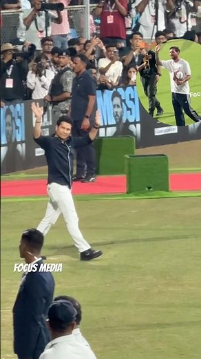 Sachin Tendulkar runs to see Messi on stage! 😍❤️ during Mumbai visit #sachintendulkar #messi