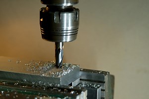 Schwerer Arbeitsunfall: Stundenlang in Fräsmaschine gesteckt