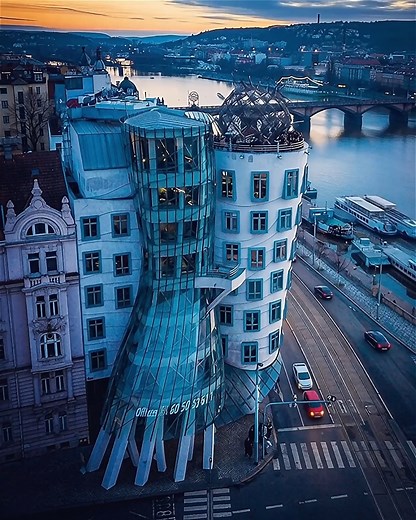 Lost in the dreamy, golden glow of a Prague sunset over the Vltava. 🧡✨ The way the light catches the spires of the Old Town and the majestic castle is pure European fairytale magic. This is why we travel! ✈️ "A sunset is the sun’s fiery kiss to the night." 🔥 What is the most beautiful sunset you've ever witnessed on your travels? Share your story! 👇 #Prague #Praha #Sunset #GoldenHour #VltavaRiver #Cityscape #TravelEurope #CzechRepublic #TravelReel #BeautifulDestinations #ViralVideo #FacebookR
