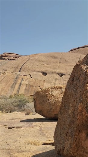 The first birding site was in the Erongo Mountains of Namibia. There, I managed to connect with the rosy-faced lovebird for the first time. Etienne Marais Birding #nature #naturelover #naturetourism #travel #roadtrips #roadtrip #naturelovers #biologist #birding #namibia #bird #birds #avitourism #birdingadventures #birdinglife #birdingtiktok #erongo #erongomountains #erongoregion #lovebirds #lovebird #rosyfacedlovebird | Derek Keats