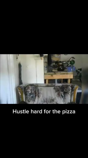 #kingcobrajfs #kingcobra #fyp #goth #alt #chrischan #cwc #cobes #pizza #littlecaesars #pepperoni #italian #hustle