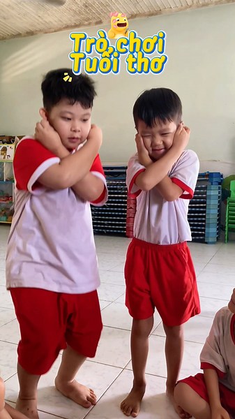 Bé Lớp Lá Vui Chơi Vận Động “Thụt Dầu” Cực Vui Nhộn | Mỹ Hương Mầm Non