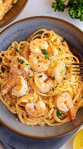 Easy Shrimp Pasta Creamy, garlicky, and ready in minutes, this Easy...