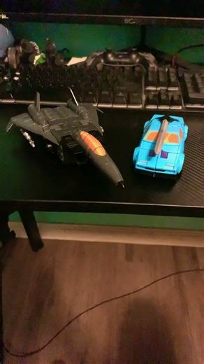 Transformers Studio Series Devastation Ground Soldier and Elite Seeker Unboxing.