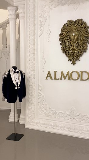 Luxury Midnight Blue Crystal Tuxedo for Groom | LEOALMODAL