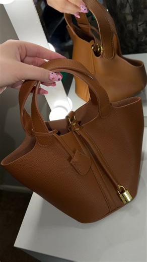 the cutest brown leather bucket bag, in love😍😍😍😍 #bucketbag #leatherbag #brownbag #bags #purses