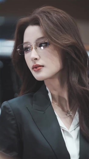 #Every look is a perspective #Perfect side profile #Clavicle killer! Side profile and collarbone killer together!