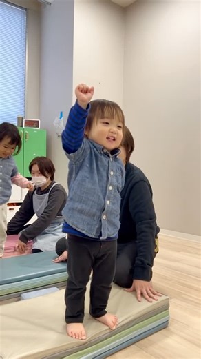 パプリカ保育園 鹿児島市の保育園 on Instagram: "⭐️ 今日の体操教室の様子です 🤸‍♀️✨ #パプリカ保育園 #鹿児島市保育園 #企業主導型保育園 #保育園見学 #0歳児募集"