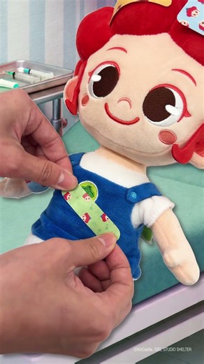 ころんじゃったジュニーにばんそうこうはろう🩹｜ジュニートニー #JunyTony #Shorts
