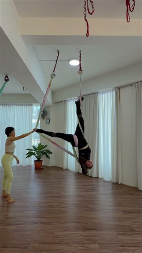 2 hrs private aerial yoga class. WORTH IT a try‼️ #aerialyoga #空中瑜伽 #新山空中瑜珈 #johoraerialyoga
