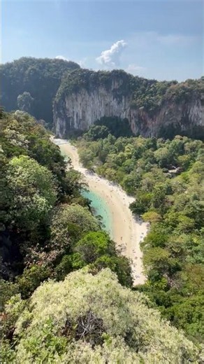 🌅 The View That Makes Every Step Worth It Climb to the spectacular Koh Hong Viewpoint and discover
