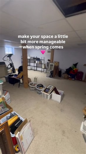 Sami Ginzberg | Heart Center Home Organizing LLC on Instagram: "For all of you out there who are wintering, try this: Set a 20-minute timer with the intention to clear some space. When 20 minutes is up, stop. We aren’t going for gold, we are going for small changes to usher in new energy. #professionalorganizer #motivation #basement #homeorganizing #adhdfriendly"