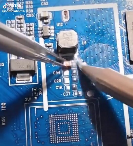 Soldering SMD Capacitors for Electronics Beginners