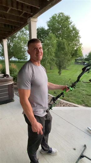 BIG FOOT AT 91 yards! Better go for the noodle if I want to take him down 💪🏼 #archery #longrange #bow #arrow #bowmarbowhunting #foryou