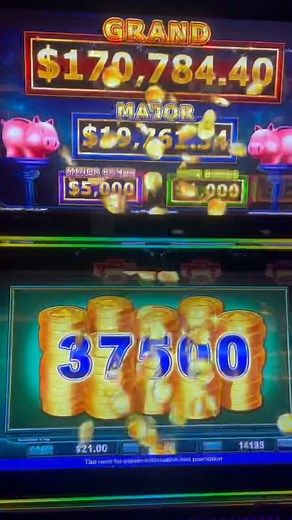 $38,500 full-screen piggy!! 🎰 #reels #casino #slotmachine #slotmachinewins #jackpot #casino #winner #slotmachine | The Slot Bandits
