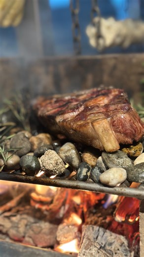 Open fire beef chops on the stone🔥 #delicious #foodporn #grill #steak #foodnetwork Video By: @diidemgenc 📸 | Ertan Özturan