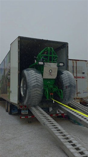 Unboxing the "Wilde Side" John Deere at the 2026 Midwest Winter Nationals! Indoor tractor pull #johndeere | BUILT Diesel MAFIA