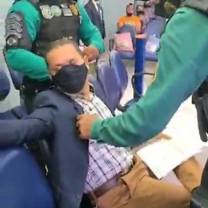 100K views · 1K reactions | Paulo Figueiredo foi expulso do templo central da AD em Sergipe, pelas mãos dos policiais a mando do Pastor Marcos, que dirigia o culto. Segundo o Pastor marcos, o membro Paula estaria colocando a Igreja contra o Ministério. As imagens a seguir são fortíssimas, quem desejar assistir completo. Deixamos o link nos comentários | Assembleianos de VALOR | Facebook