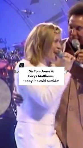 Sir Tom Jones & Cerys Matthews - Baby it’s cold outside | Jool’s Annual Hootenanny 1998