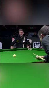 Ronnie playing left-handed... cos he can!