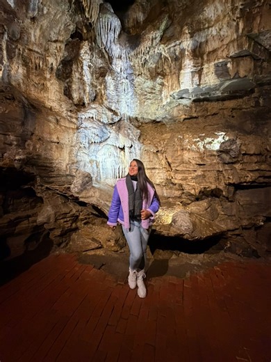 Howe Caverns @howecaverns 📍255 Discovery Dr, Howes Cave, NY 12092. 🎟️ Reserva Tickets $33 🌎https://howecaverns.com/Ya conoces este lugar???? Nota: no tengo tours disponible para allá hasta el próximo año#newyork | Andreina Toro