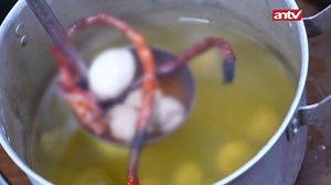 1.4M views · 16K reactions | Terdapat tali pusar bayi di centong bakso suami, Sri syok ternyata keluarganya cepat kaya karena pesugihan? | Catatan Hati Perempuan ANTV Eps 42 Part 5 #CatatanHatiPerempuan #PerempuanHebat #KisahInspiratifPerempuan #NadiaMulya #ANTV #SinetronANTV #ANTVLovers 004057 000003 | ANTV | Facebook