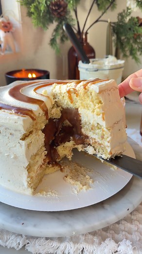 Delicious Vegan Cinnamon Roll Vanilla Cake Recipe