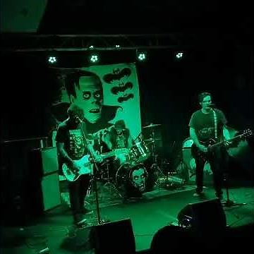 Monster A Go-Go - Teenage Vampire - Live at The Camel