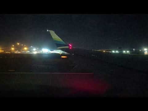 Alaska Airlines Embraer E175 landing at Seattle