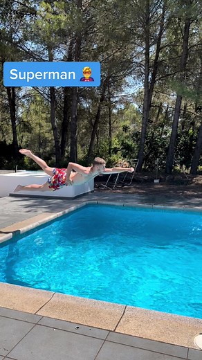 @STBANN il se retrouve dans des positions chelous des fois 🤣😭 #michou #pourtoi #piscine