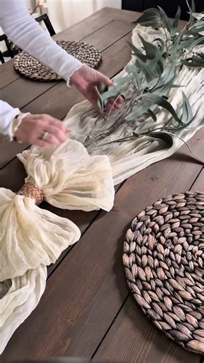 Spring table magic by Chill Hack Home! ✨ #springdecor