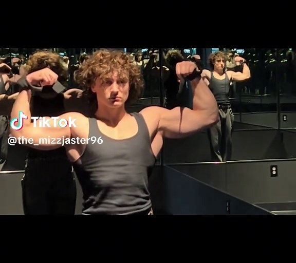 Bbbbbbb back dayyy . . . . . . . . . #gym #fyp #aesthetic #gymmotivation