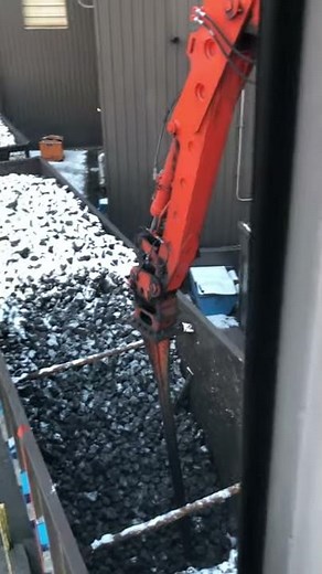 NPK Hard Car Unloader – unloading frozen coke