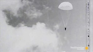 Tag a friend who would do this. 😜 Bernard Lynch volunteered to test the very first ejection seat! Watch to the end for vintage footage of the earliest test rides. 💺 💨 This video comes from Survival in the Skies: Ejection Seats. For more like it, follow Smithsonian Channel Aviation Nation. https://bit.ly/3pNech | Smithsonian Channel Aviation Nation